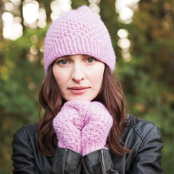 Free knit Ultra Cozy Hat and Mitts Pattern in Wonderfluff - KnitPicks.com