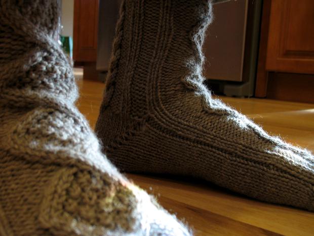 Handsome Men's Slipper Socks Knitting Patterns and