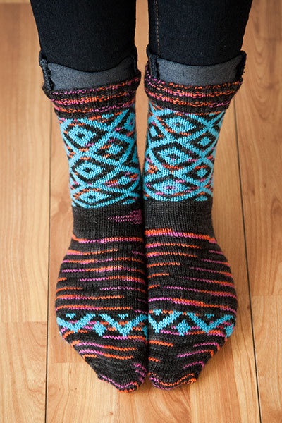 Geometric Diamonds Socks - Knitting Patterns and Crochet Patterns from ...