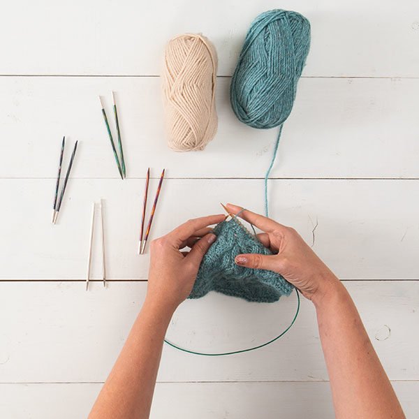 What are your needles made of?: Pros and Cons of knitting needle materials  - Knitandnote