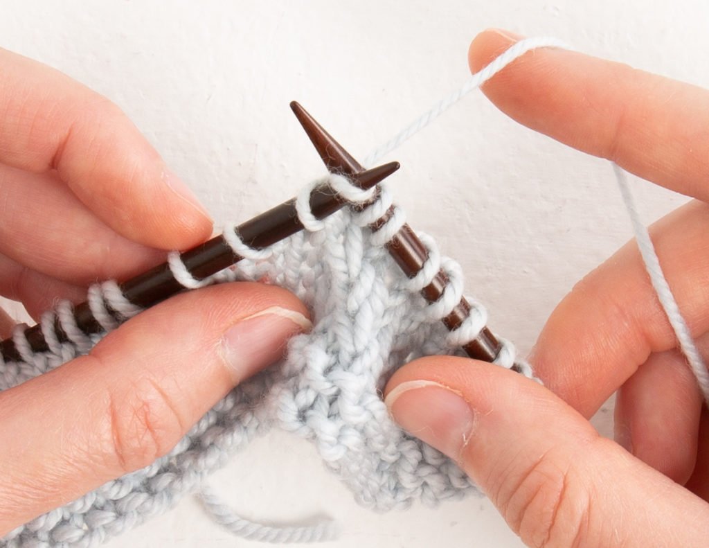 Tutorial: 1/1/1 Right Purl Twist with a Cable Needle!