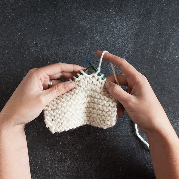 Learn how to knit - Essential knitting techniques for beginners 