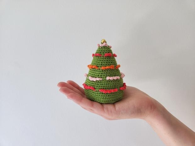 Tiny Garland Christmas Tree - knitting pattern