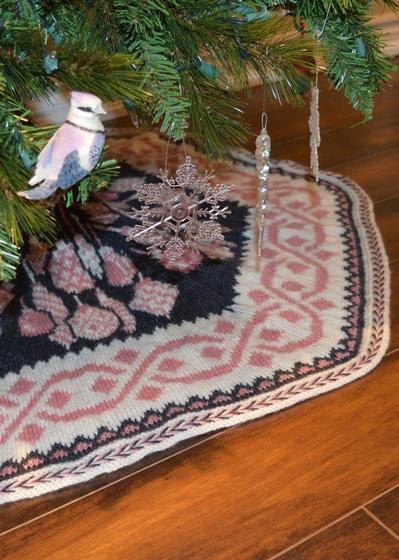 Uptown Tree Skirt - knitting pattern