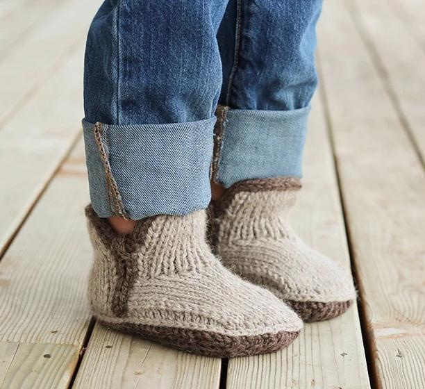 Baby Modern Mocs - knitting pattern