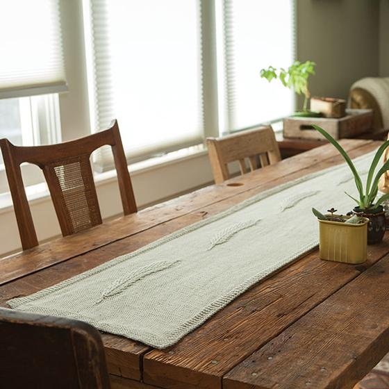 Feather Table Runner - knitting pattern