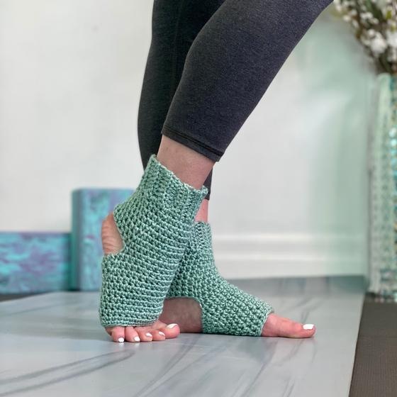 Yoga socks in apricot, 2.99€