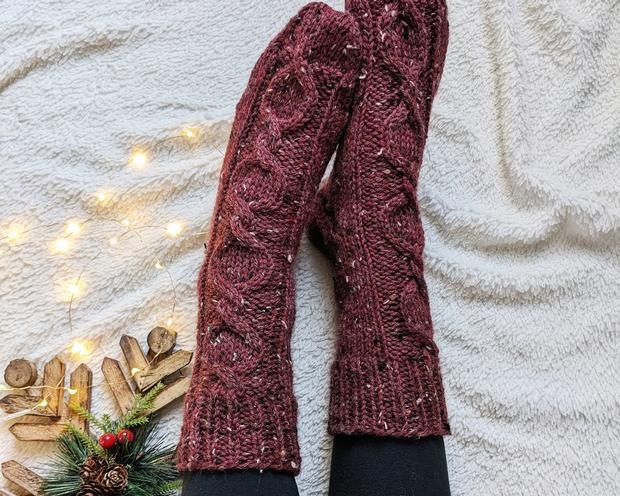 O Holy Night Cabin Socks - knitting pattern