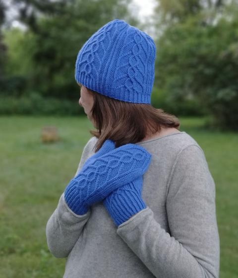 Aves Hat and Mittens - knitting pattern