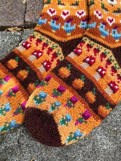 Lilac Socks knitting pattern - Sweet Paprika Designs