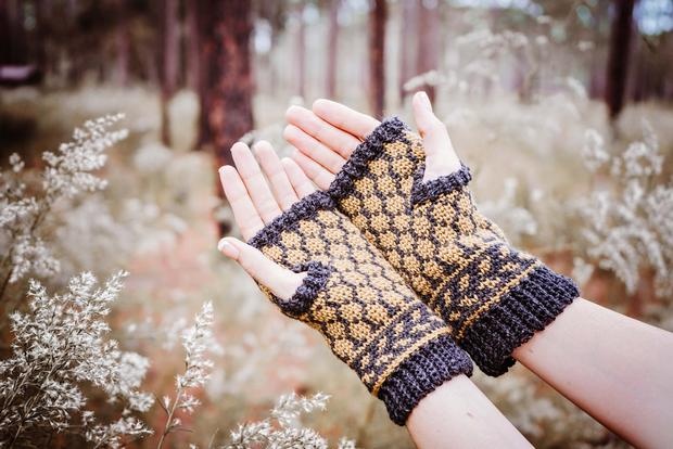 Black Lace Fingerless Gloves Knitting Pattern