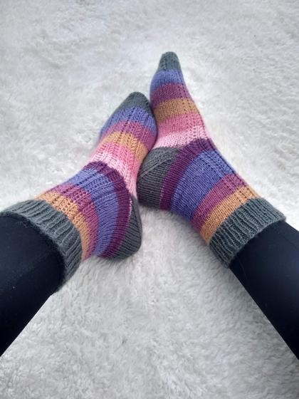 Banded Socks - knitting pattern