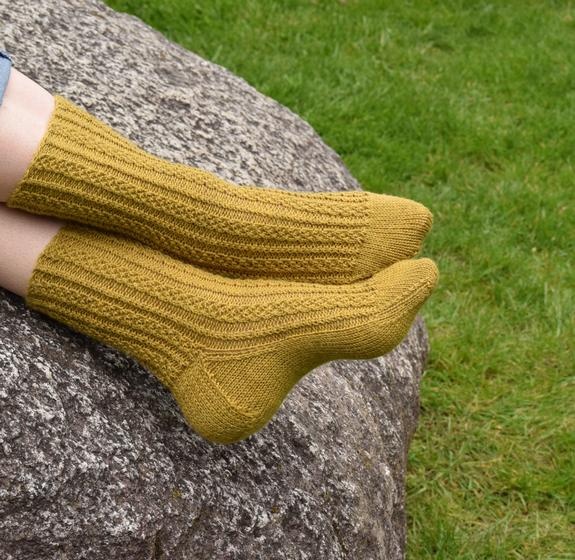 Knurly Socks - knitting pattern