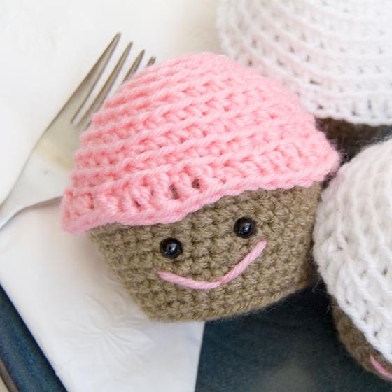 Amigurumi Crochet Cupcake - knitting pattern