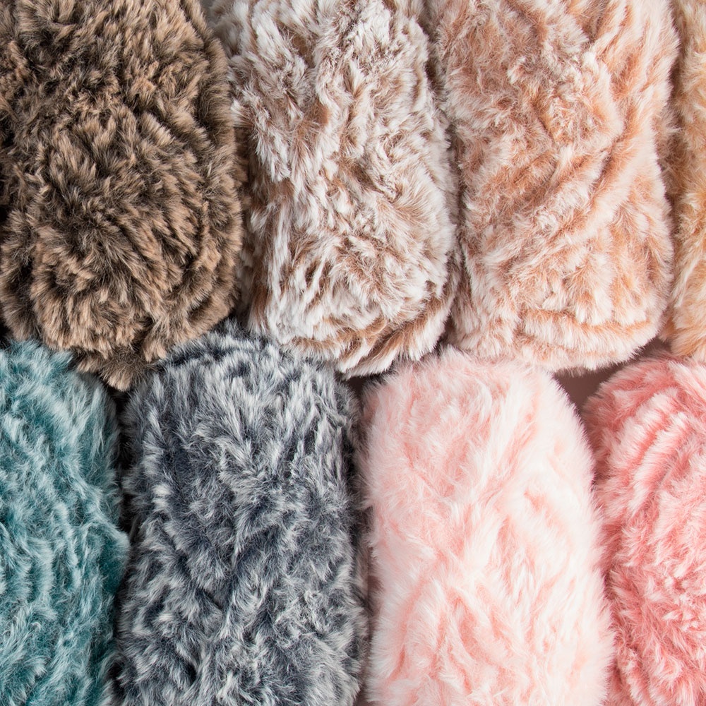 FABLE FUR YARN REVIEW + How to Crochet with Faux Fur Yarn! 