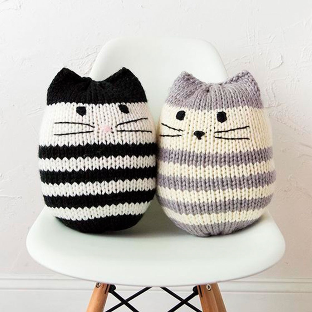 Mini Kitty Pouf Kit. © KnitPicks