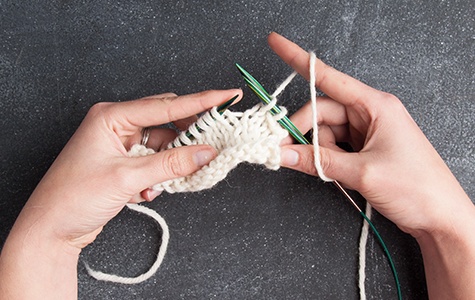 How to knitt stitches - DROPS Lessons / Knitting basics