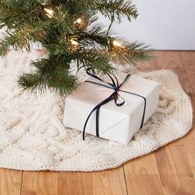 Tannenbaum Tree Skirt - knitting pattern