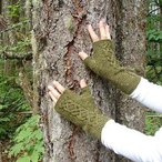 Cabled Pine Mitts
