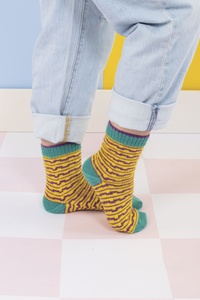 Wavy Stripes Socks - knitting pattern
