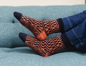 Illusion Movement Socks - knitting pattern