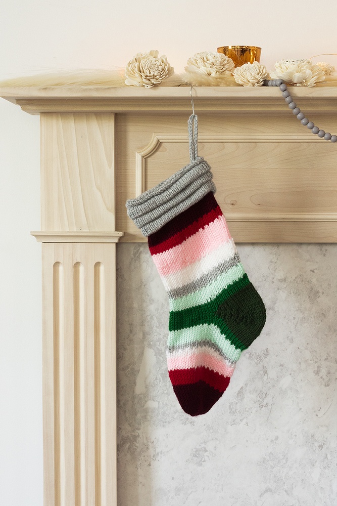 Knit Picks' Handmade Holiday! eBook: 30 Handmade Ornaments
