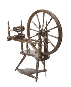 Polonaise Spinning Wheel - Walnut