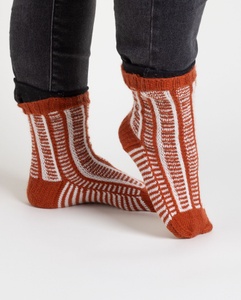 Ladder Up Socks - knitting pattern