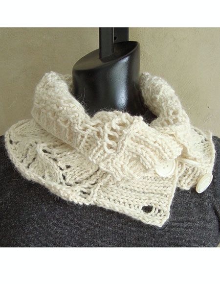 Knitted cowl with buttons pattern